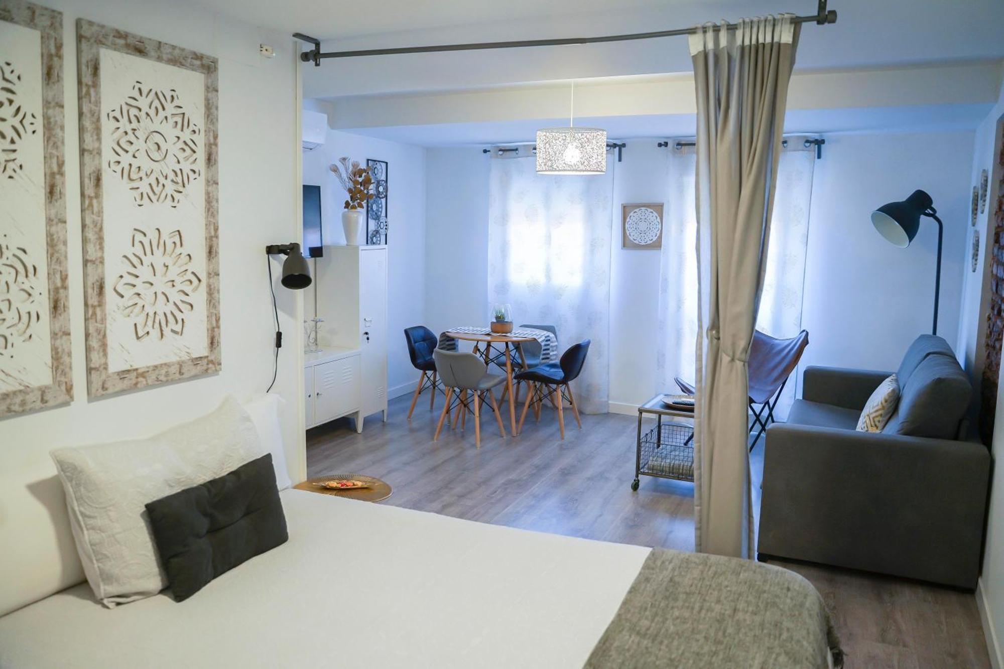 Apartamentos Suites Cariatide بلاسينثيا المظهر الخارجي الصورة